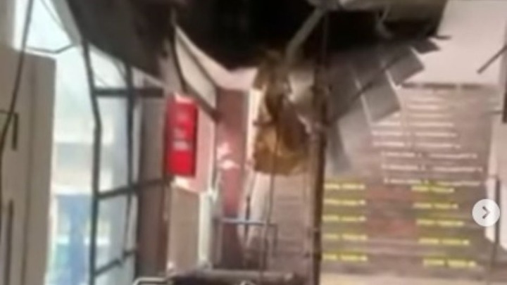 Užas u hali Pinki: "Pao plafon sa cevima koje su teške tonu" (VIDEO)