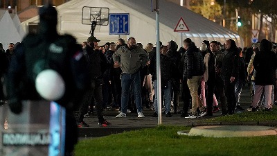 Lokalni izbori za mart: SNS na 10 frontova - ima li dovoljno para i "crnih kapuljača" ili mašinerija počinje da škripi?