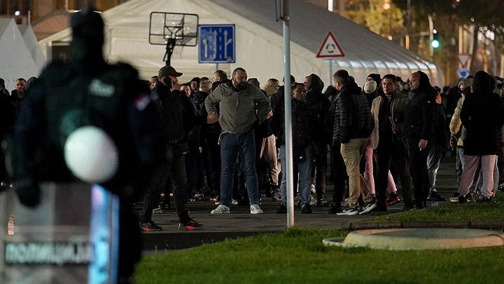 Lokalni izbori za mart: SNS na 10 frontova - ima li dovoljno para i "crnih kapuljača" ili mašinerija počinje da škripi?