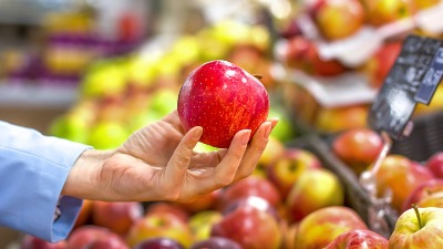 Evo kako da u supermarketu prepoznate jabuke nakljukane pesticidima