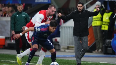 Arsenal siguran u Pragu, u Napulju bez pobednika i golova (FOTO)