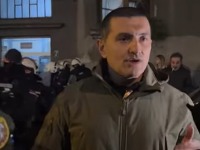 Komandant Repac se obratio okupljenim građanima: Ne hapsimo Jaćimovića, pristao je da sa nama ode u stanicu (VIDEO)