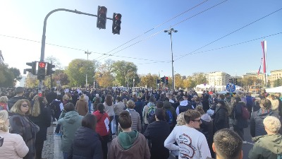 Podrška za Dijanu Hrku ispred Skupštine (FOTO/VIDEO)