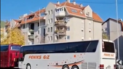 Autobusi za pristalice SNS na više lokacija u NS (VIDEO)