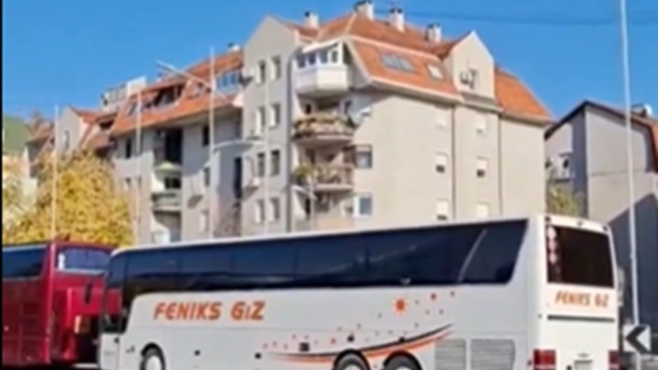 Autobusi za pristalice SNS na više lokacija u NS (VIDEO)