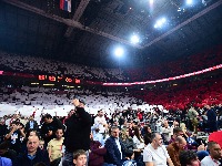 Navijači Zvezde vređali Vučića i skandirali Štimcu (VIDEO)