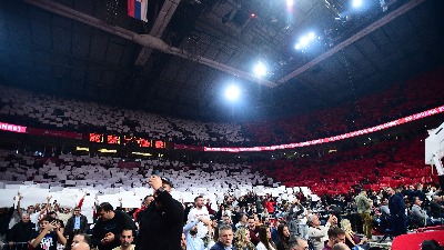 Navijači Zvezde vređali Vučića i skandirali Štimcu (VIDEO)