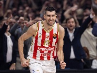 KAKAV POTEZ Fenomenalna trojka Dobrića sa pola terena! (VIDEO)