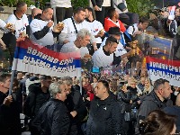 DRŽAVNIČKI POSAO PREDSEDNIKA VUČIĆA Prebrojavanje ćacija i pojedenih pljeskavica