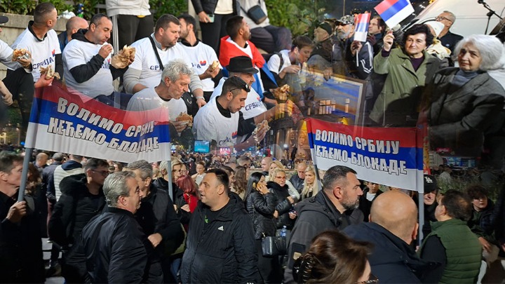 DRŽAVNIČKI POSAO PREDSEDNIKA VUČIĆA Prebrojavanje ćacija i pojedenih pljeskavica