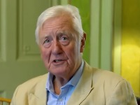 Milioner (79) tražio mnogo mlađu ženu da mu rodi sina, a kada je dobio ćerku, odbacio je kao staru krpu: A onda ga je "udarila" KARMA 