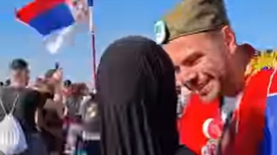 Otac Nadije iz Novog Pazara o strašnim pretnjama koje su joj upućene zbog zagrljaja sa studentom Savom