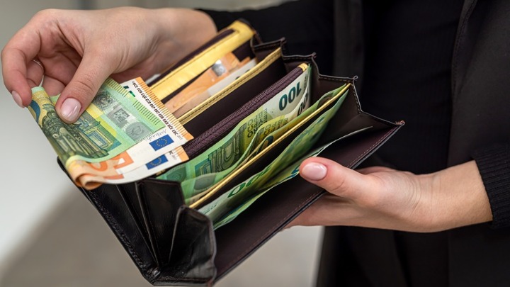 Znak koji će u januaru morati da KUPI VEĆI NOVČANIK: Pare će mu padati sa neba 