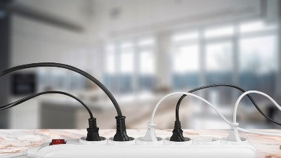 Ove kućne uređaje ni u ludilu ne uključujte na produžni kabl: Neki od njih mogu čak da IZAZOVU POŽAR 