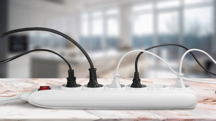 Ove kućne uređaje ni u ludilu ne uključujte na produžni kabl: Neki od njih mogu čak da IZAZOVU POŽAR 