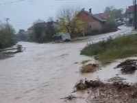 Potop u Leskovcu: Cela ulica pod vodom (VIDEO)
