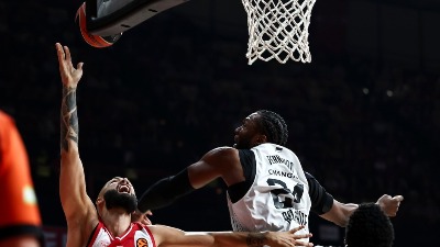 Partizan stao u finišu: Olimpijakos iščupao pobedu
