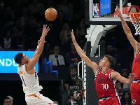 Bogdan prvi put dvocifren ove sezone, poraz Klipersa u Arizoni