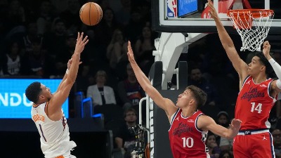 Bogdan prvi put dvocifren ove sezone, poraz Klipersa u Arizoni