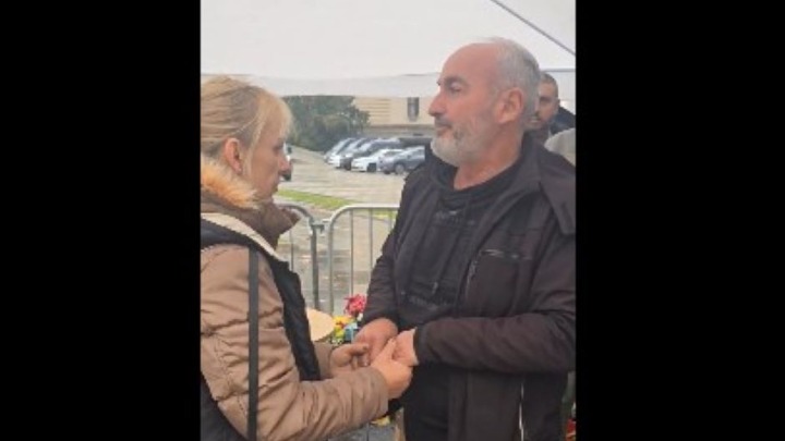 I KAMEN BI ZAPLAKAO Susret Dijane Hrke i Milovana Milivojevića - roditelja koji traže pravdu za svoju stradalu decu (VIDEO)