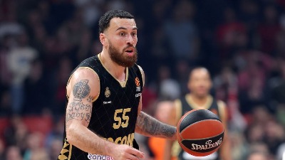 Džejms se vraća na parket - Monaku rastu šanse za plej-in