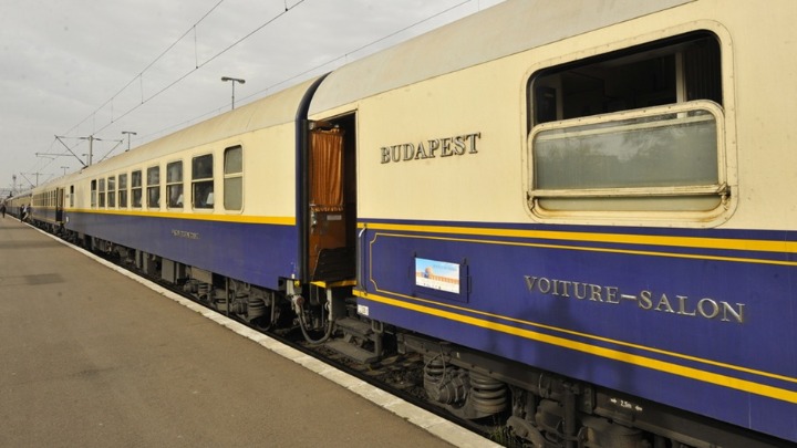 Luksuzni voz danima zaglavljen u Skoplju zbog dojave o bombama na srpskim prugama