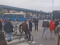 BLOKIRANA autobuska stanica u Novom Sadu (VIDEO)
