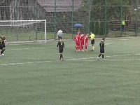 Snimak SKANDALA u srpskom fudbalu: Igrač odgurnuo sudiju (VIDEO)