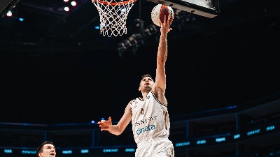 Glavobolja za Alimpijevića: Povredio se Aleksa (VIDEO)