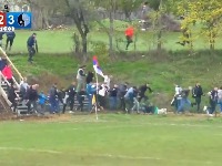 Ljudi bežali sa tribina pa pregazili dete: Navijačko ludilo u Srbiji (VIDEO)