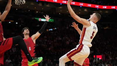 Jović u "Jokić modu": Napunio koš rivala i doneo Majamiju pobedu (VIDEO)