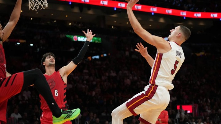 Jović u "Jokić modu": Napunio koš rivala i doneo Majamiju pobedu (VIDEO)