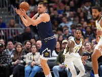 Jokić ČINI ČUDA: Tripl-dabl za TRI ČETVRTINE, Indijana oduvana