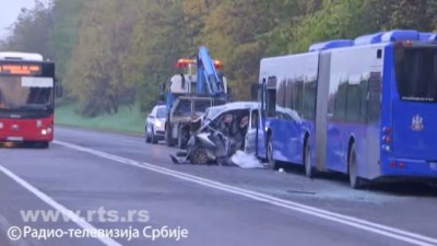 Auto prešao u suprotnu traku, pa se sudario s autobusom: Detalji nesreće kod Umke