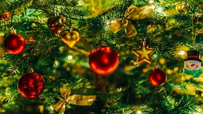 Stručnjak upozorava: Obratite pažnju - OVI novogodišnji ukrasi mogu da IZAZOVU POŽAR!