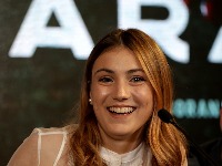 VERILA SE zvezda serije "TVRĐAVA": Naša glumica rekla "da" biznismenu iz Madrida- sija prsten na njenoj ruci (FOTO)