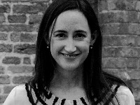 UMRLA Sofi Kinsela, autorka čuvenog serijala „Kupoholičarka"