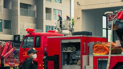 Požar u stambenoj zgradi: Poginulo 12 ljudi (VIDEO)