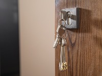 Zašto ne bi trebalo ostavljati ključ u bravi tokom noći?