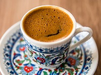 Doktorka koja pije 5 šoljica kafa dnevno otkriva zašto je dobro piti kafu svaki dan: "Lekari o ovome ne govore" 