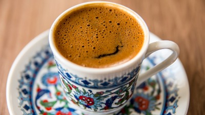 Doktorka koja pije 5 šoljica kafa dnevno otkriva zašto je dobro piti kafu svaki dan: "Lekari o ovome ne govore" 