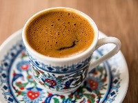 Napitak koji povezuju sa dugim životom: Tajna kafe sa ostrva Ikarija koju piju stogodišnjaci