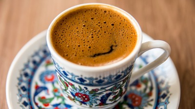 Napitak koji povezuju sa dugim životom: Tajna kafe sa ostrva Ikarija koju piju stogodišnjaci