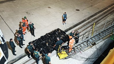 Osmoro Srba uhapšeno u Španiji: Švercovali više od tone kokaina (FOTO)