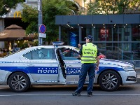 Policija na nogama: Potraga za dvojicom muškaraca nakon incidenta na pumpi