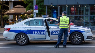 Policija na nogama: Potraga za dvojicom muškaraca nakon incidenta na pumpi