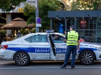 SKORO DVESTA NA SAT Vozač divljao Surčinom bez VOZAČKE DOZVOLE