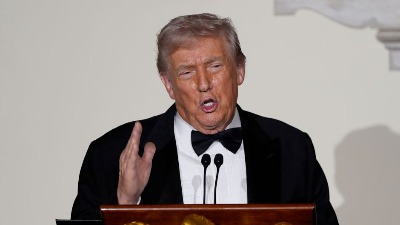 Tramp nameće svoju volju i preti vojskom na Grenlandu?!