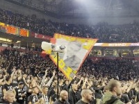 Brutalna provokacija Grobara: Lik Krcuna na zastavi "Četnici sever" (VIDEO)