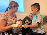 Pomozimo samohranoj mami da dočeka zimu bez straha